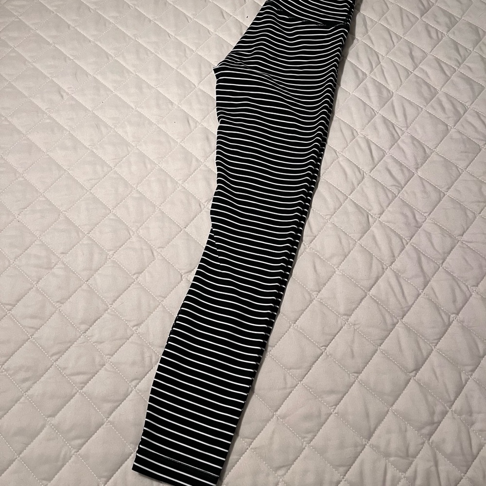 Wunder Under High Rise Legging - Picture 4 of 4